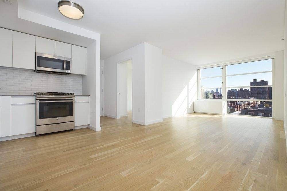 Amazing corner one bedroom with a HUGE private terrace with gorgeous views of the city skyline and double exposure.