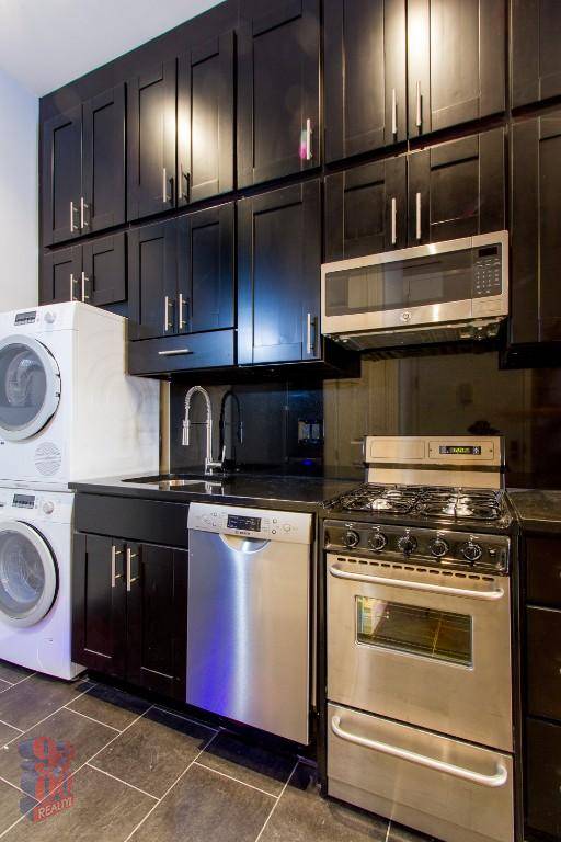 East Village: Convertible 2 Bedroom with Washer/Dryer