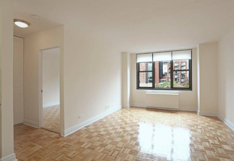 NO FEE! BRIGHT ONE BEDROOM WITH SOUTH/WEST VIEWS AND LOTS OF NATURAL LIGHT.