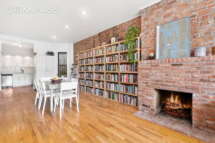 This immaculate, recently renovated apartment is in a beautiful, historic brick building on Vanderbilt Avenue in the heart of Prospect Heights.