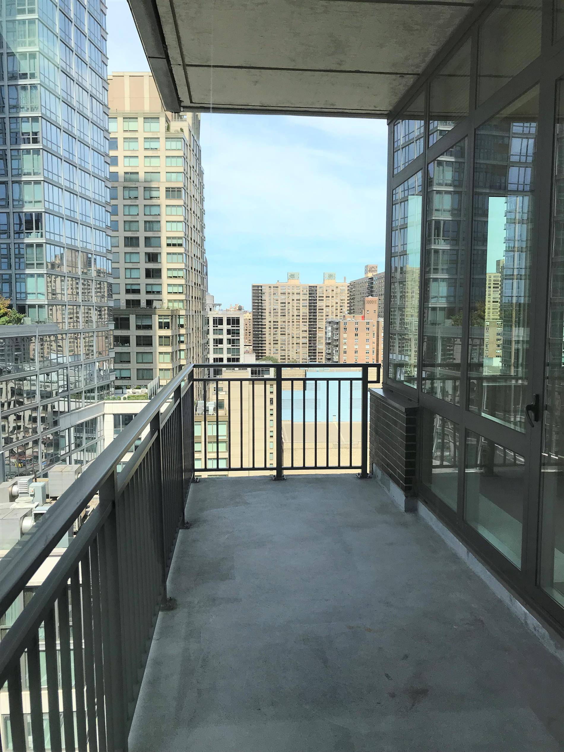 Cozy 3 Bedroom Apartment With Endless Amenities In High-rise Building Near Lincoln Center