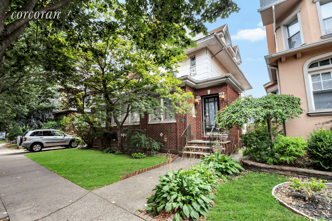 260 Westminster Rd is a sprawling legal two family house with the prestigious Beverley Square West Historic Victorian Neighborhood circa 1897 designation.