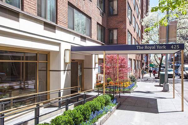 OPEN HOUSEWHEN Sunday, March 8th, 2020TIME 2 30 AM 4 00 PMShout out AMENDED PRICE ; 599K 1 Bedroom, 1 Bathroom cond op unit available at The Royal YorkRecently vacated ...