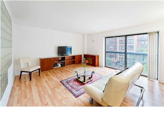 Perfectly Priced, Must-See Large 1 Bedroom Triplex Condo in the Heart of Upper East Side 