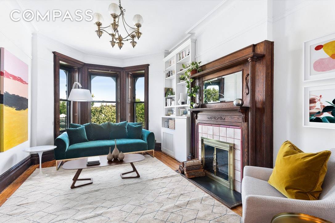 Oversized Park Slope brownstone floor through you've been waiting for !