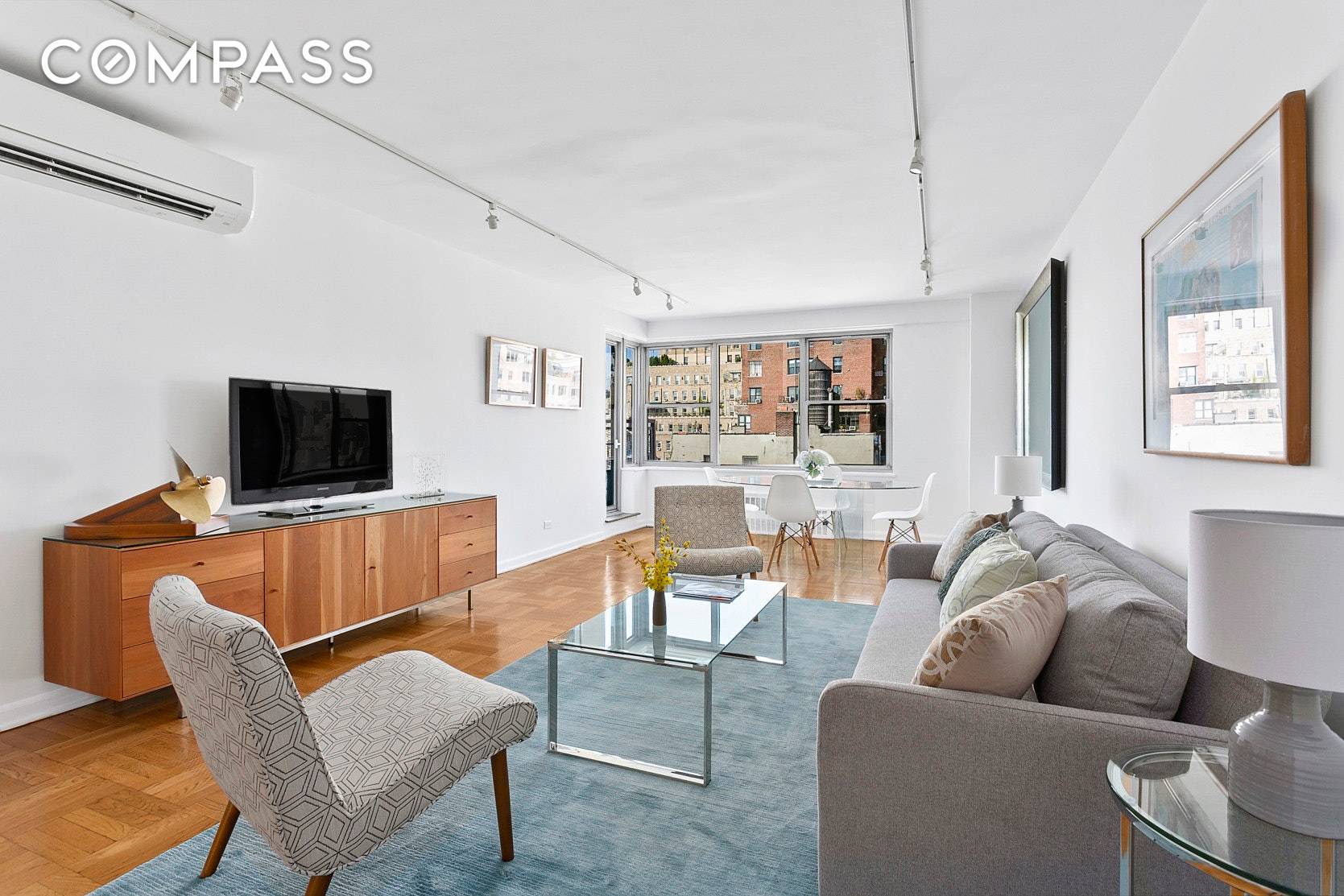 This bright and spacious one bedroom residence features a desirable layout, a private outdoor space with open midtown views, a beautifully renovated kitchen, and plentiful storage in one of Lower ...