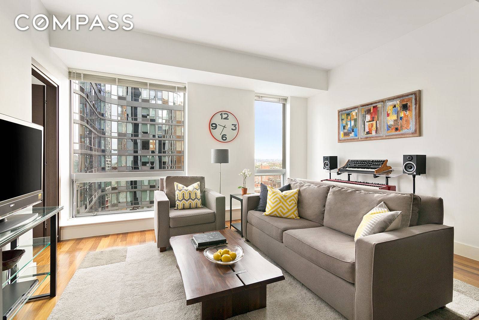 Bright high floor one bedroom, flawlessly designed.