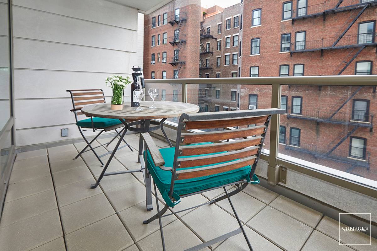 ONE BEDROOM CONDO WITH BALCONY Enjoy the pristine condition and unparalleled amenities of this large one bedroom home with private balcony at the Heritage Condominium.