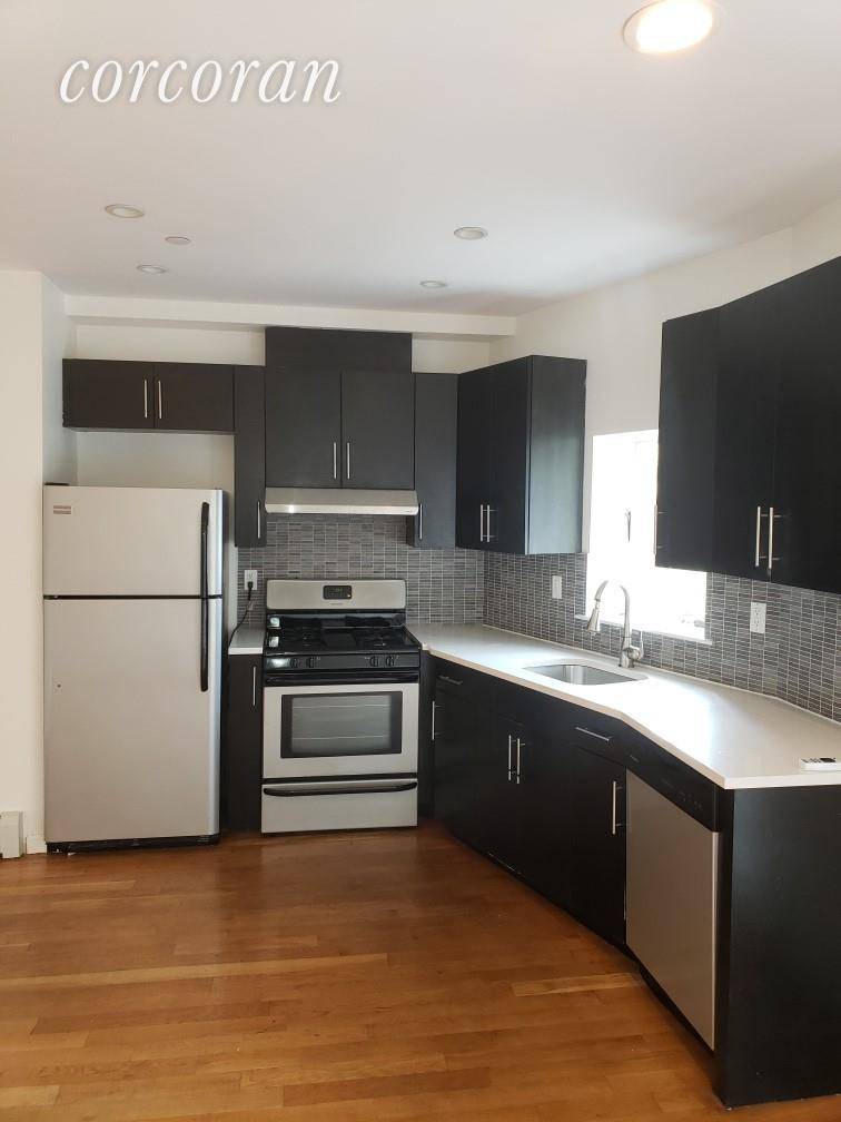 Large, Bright 2BD with Two Balconies, Modern Kitchen with Dishwasher and Through Wall AC's in an Elevator Building with Laundry, Storage and Rooftop Terrace This beautifully laid out 2BD apartment ...