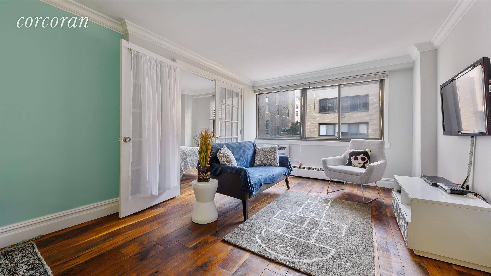 A wonderful junior 1 bedroom to call your own in the heart of the Flatiron !