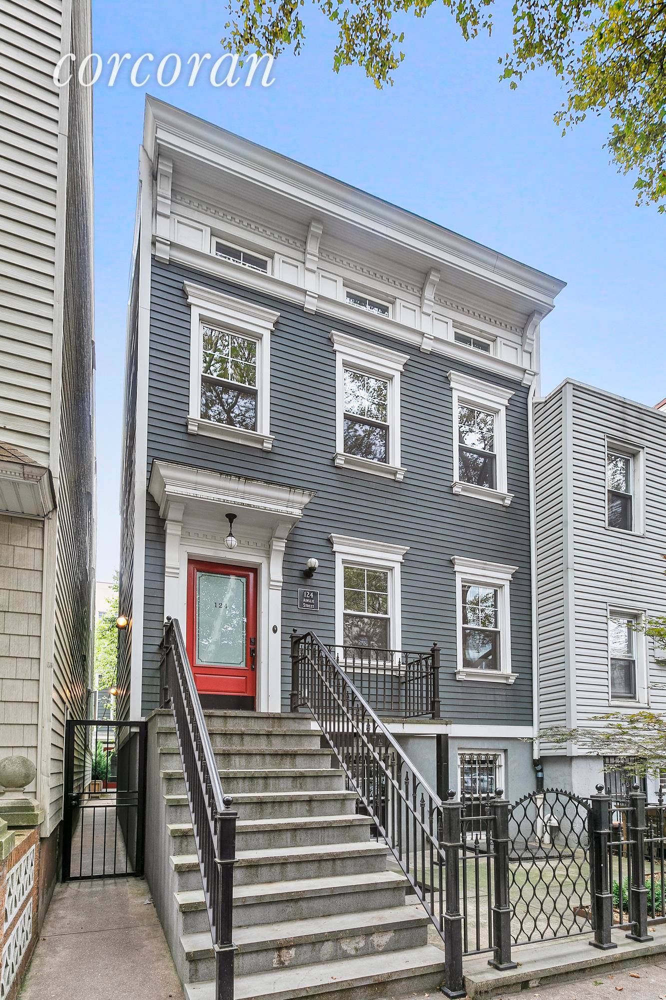 Williamsburg Charmer 124 Ainslie Street is a unique opportunity to rent an entire 3 story house on a picturesque tree lined street in Williamsburg.