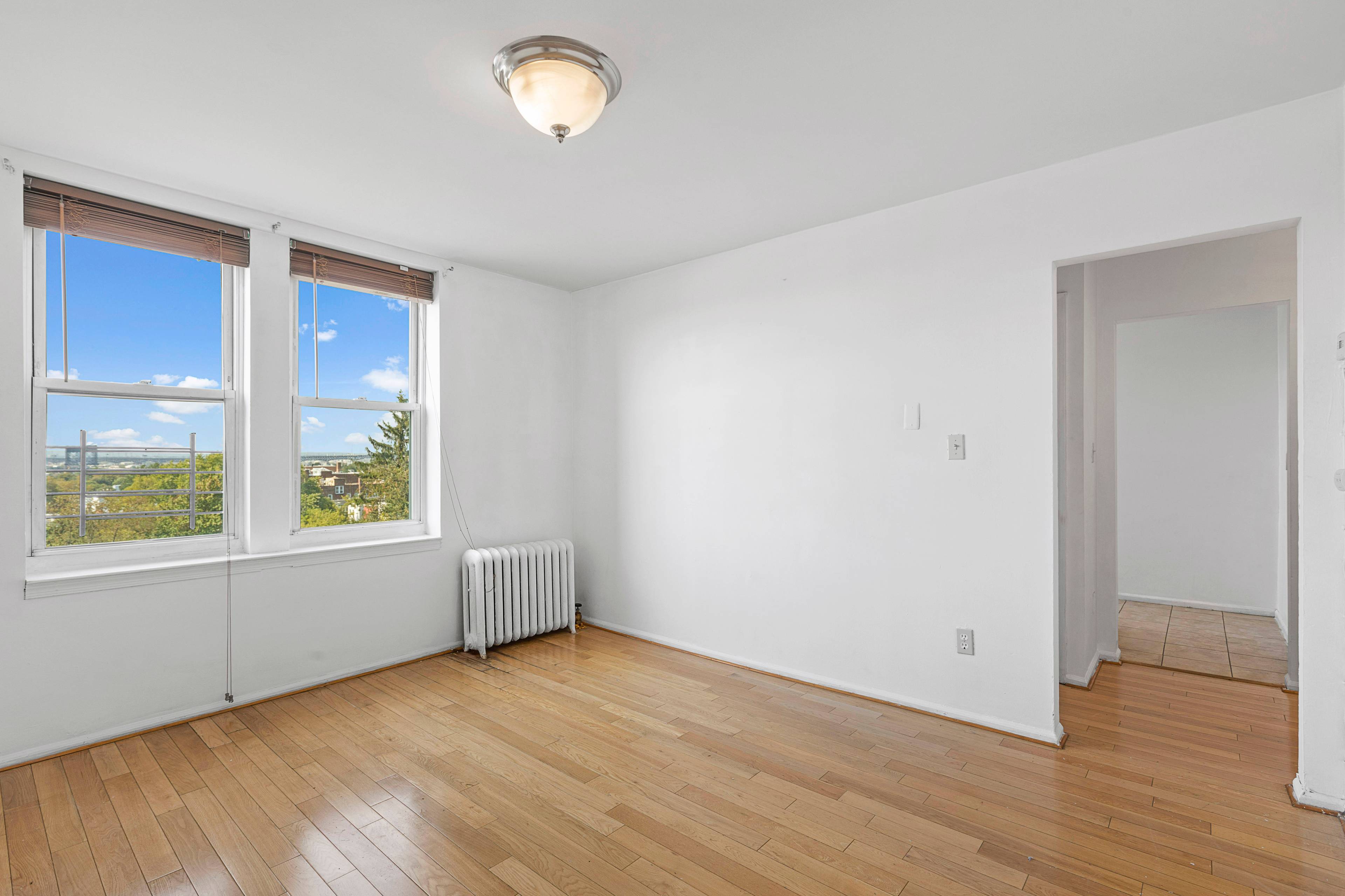 Spacious 1 Bed 1 Bath with wood floors throughout Located in Jersey City!