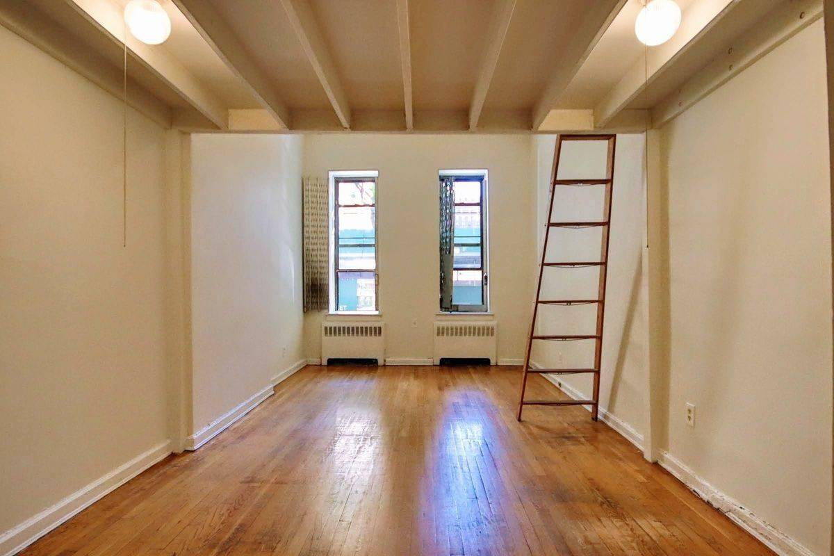 Upper East Side Large Studio Apartment with Sleeping Loft for Rent in Great Location!  Short Term OK - Flexible Lease 2 to 12 Months