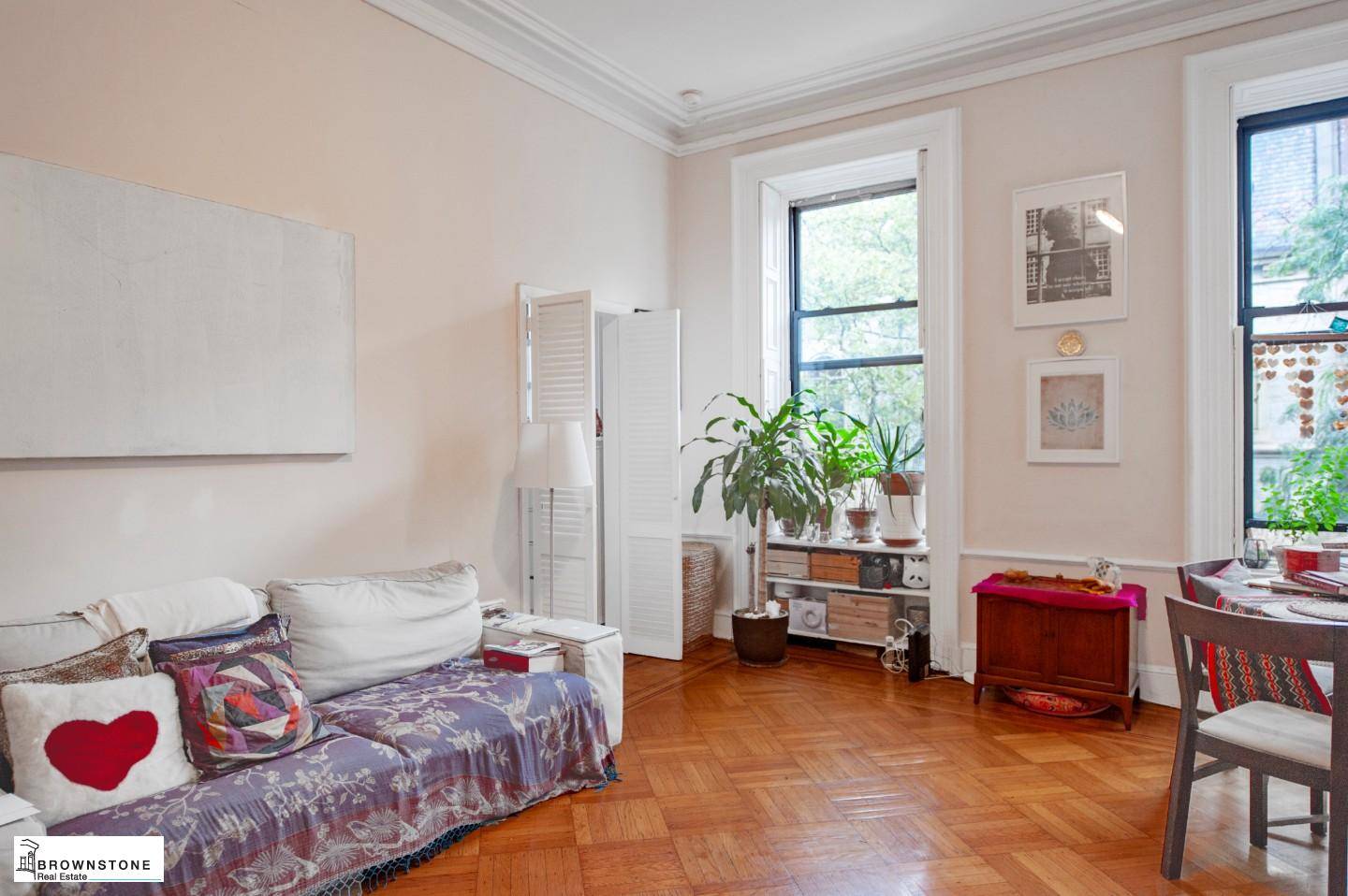 This sweet one bedroom apartment in beautiful Brooklyn Heights offers a large living room, open kitchen, and full bath.