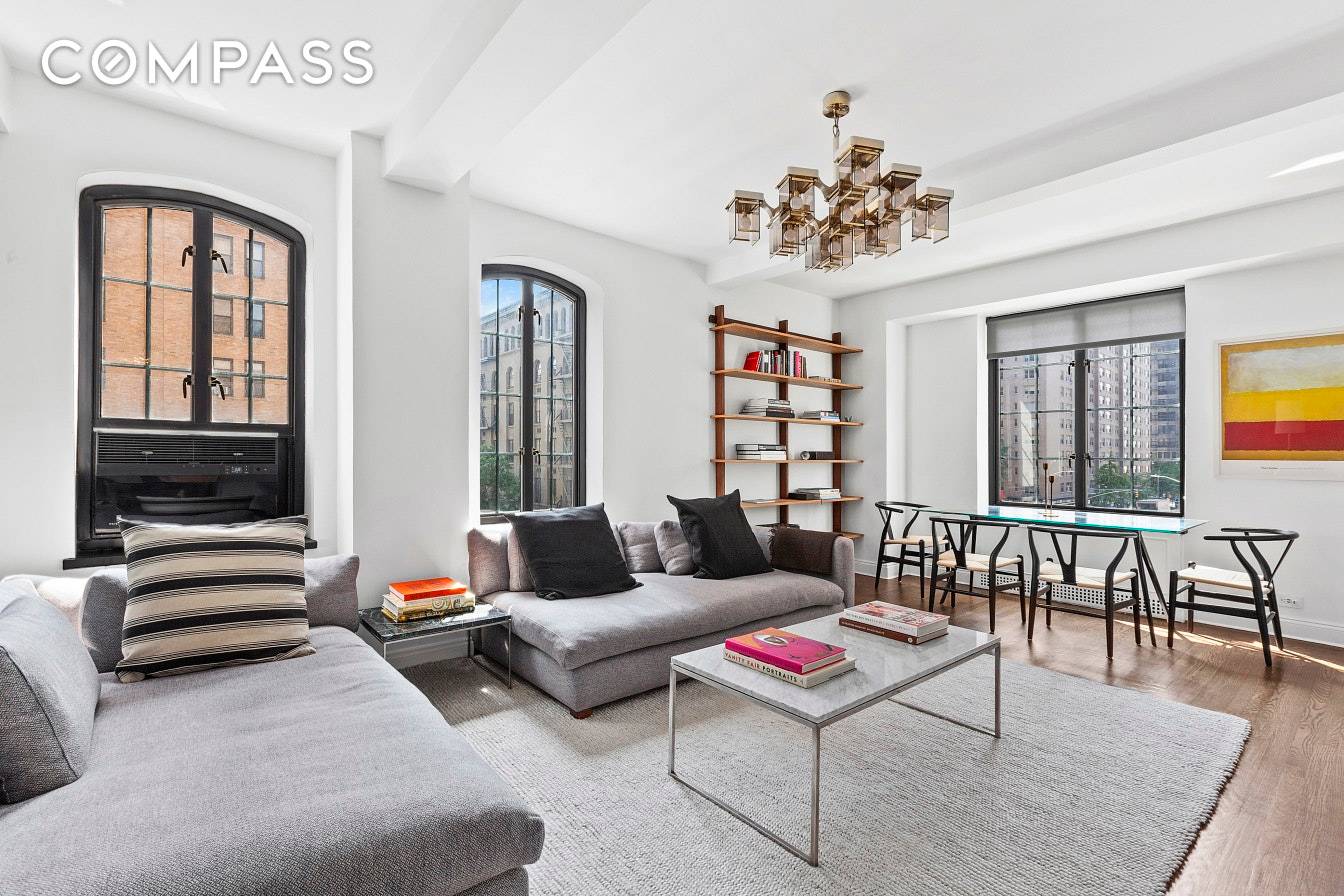 One of the most highly sought after prewar buildings in Chelsea.