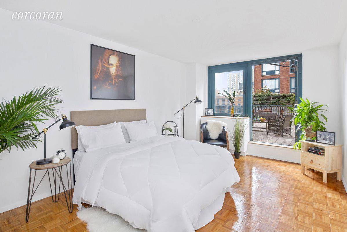 One of the rarest Zeckendorf Tower apartments hits the market for the first time in 30 years !