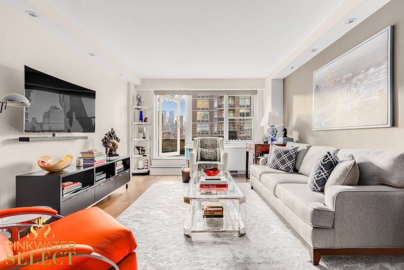 Enjoy stunning sunset views from the 27' long terrace of this modern, beautifully renovated apartment, perfectly located in the heart of the Upper East Side.
