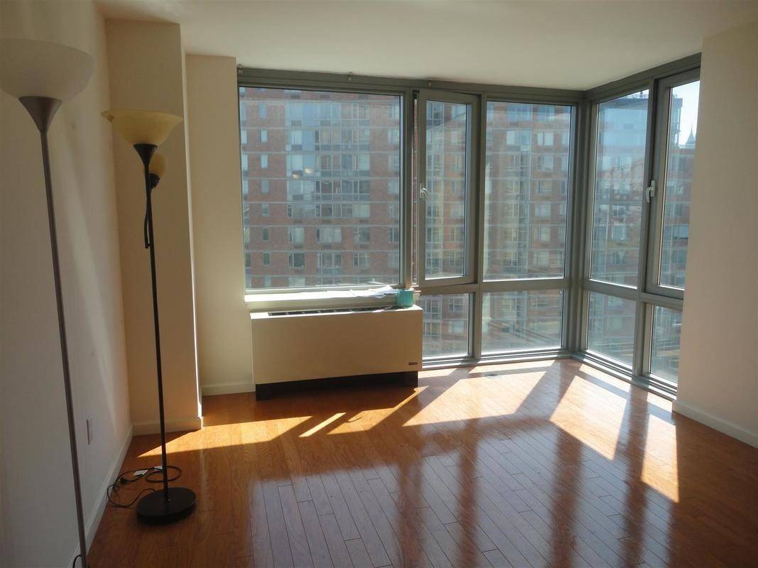 This Sun filled extra large one bedroom features include Beautiful river views !