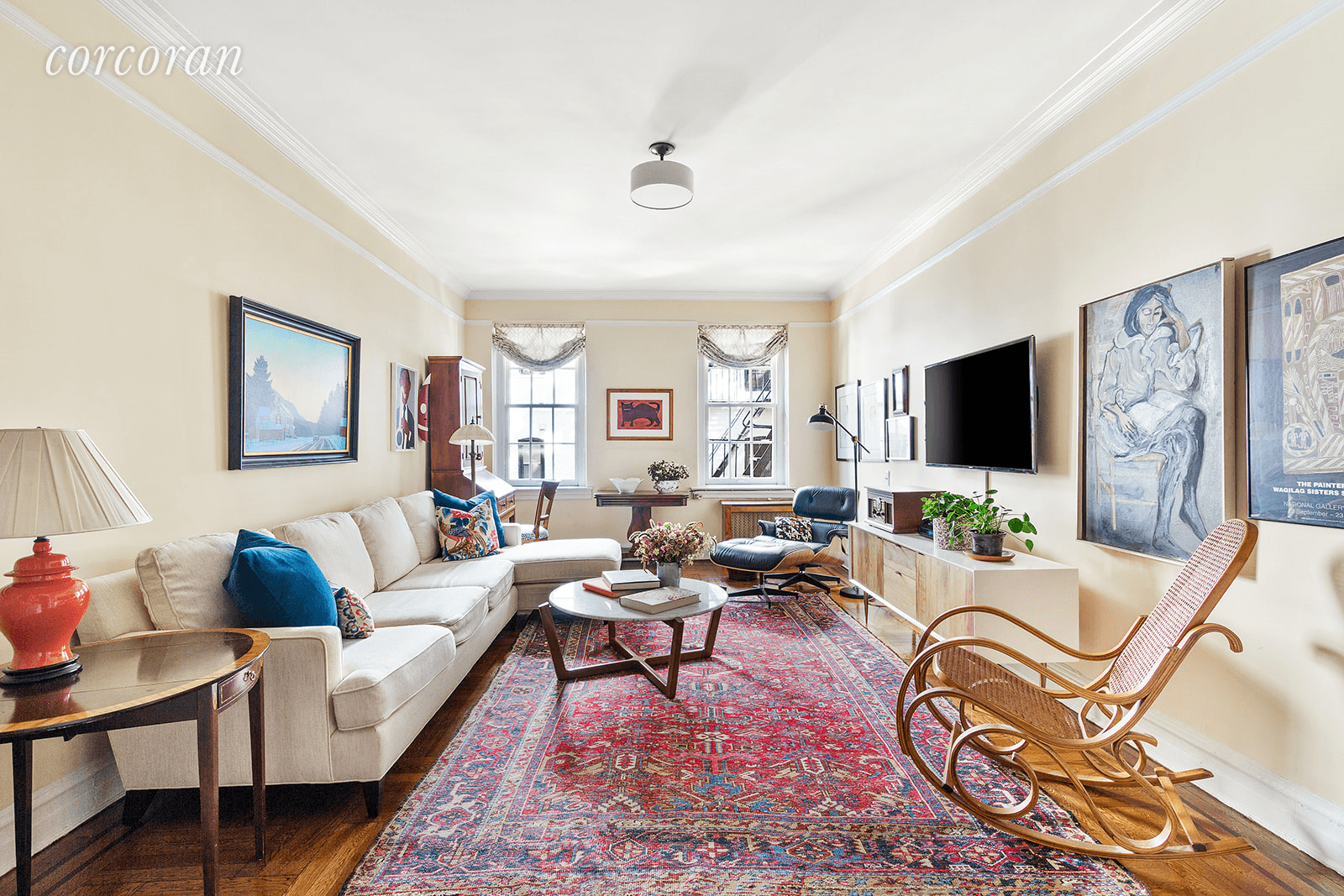 This sunny, classic two bedroom prewar gem perched on the fifth floor of an immaculate elevator co op in prime Brooklyn Heights is a true find.
