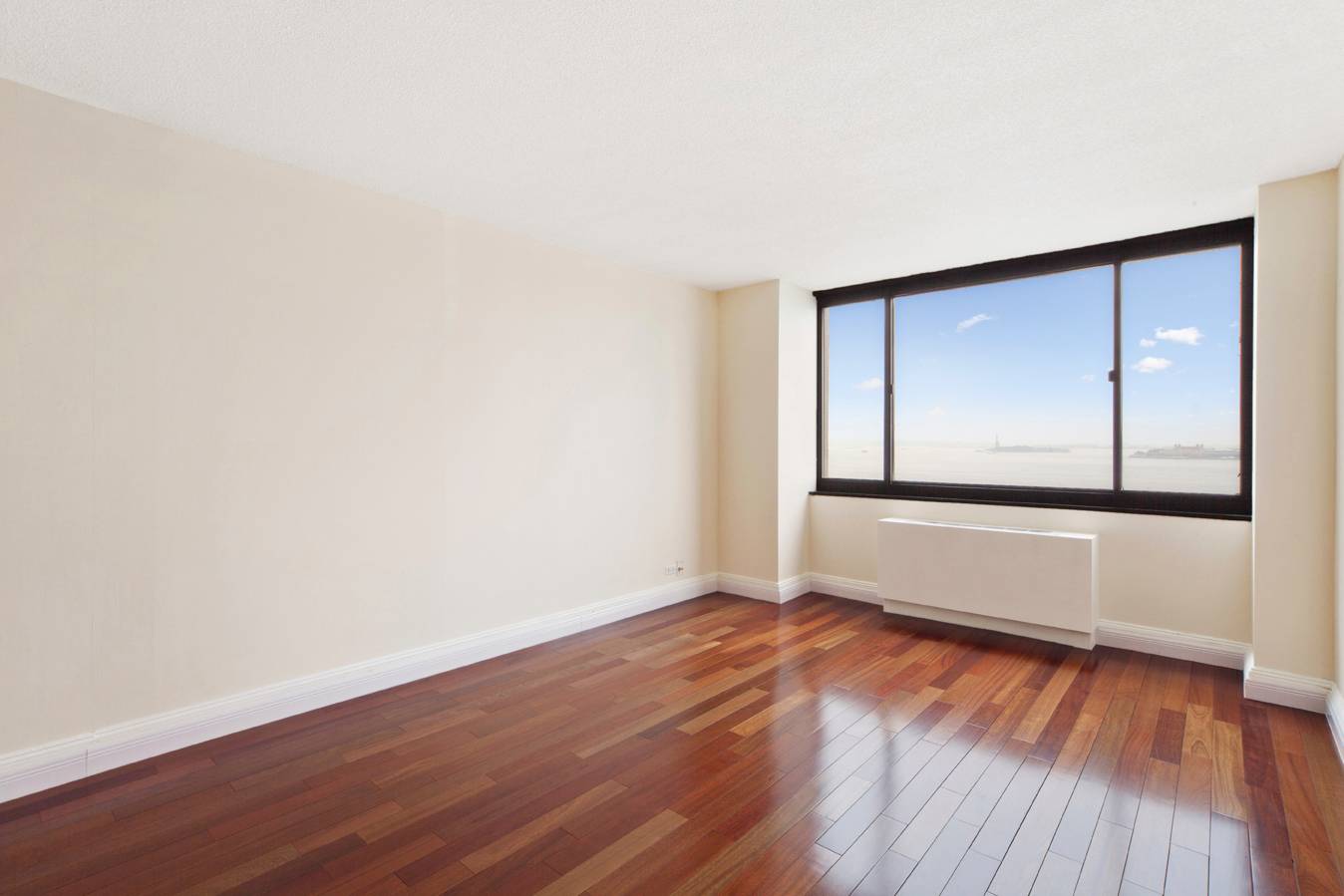 ** NO FEE ** Gorgeous Views of Hudson River, Private Balcony - Splendid 1 BR apartment in Full Service Condominium