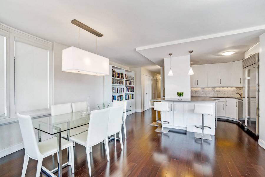 Beautiful sweeping views of the NYC skyline surround you as you walk into this 1372 square foot 2 bedroom, 2 bath home.