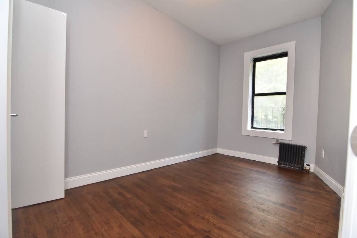 This breathtaking 2 BR is in a great location in Washington Heights west of Broadway.