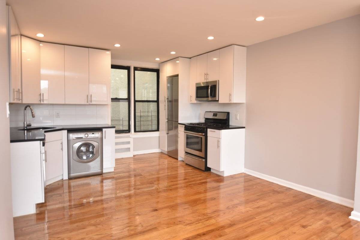Live in South Harlem and enjoy New York City living at its finest !