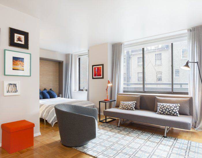 Spacious alcove studio convertible one bedroom in a very central and convenient location on Manhattan, only steps from the subway and 10 minutes from Grand Central Station.