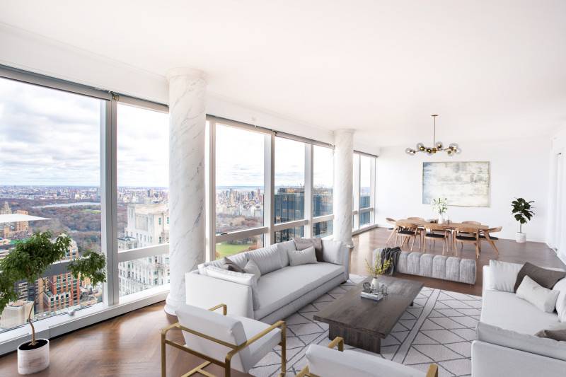 This most desirable and rarely available high floor A Line residence is a well proportioned three bedroom, three and a half bathroom apartment situated on the 72nd floor of The ...