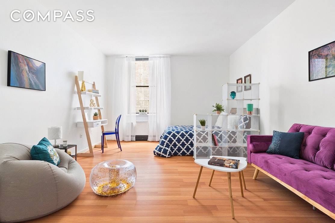 SPACIOUS UWS STUDIO with all your MUST HAVES !