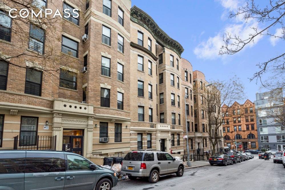 Excellent multifamily investment opportunity in a prime Harlem location !