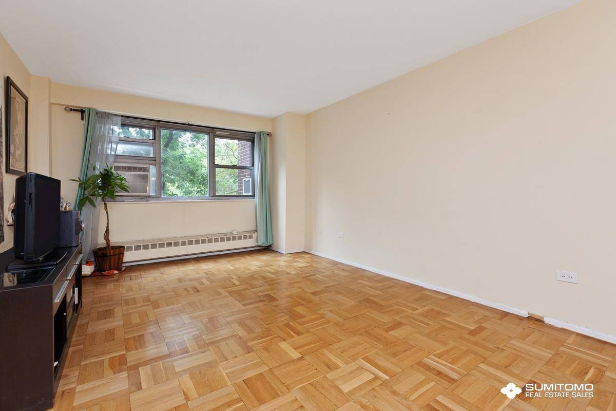 1 Bedroom 1 Bath Room Facing East and open, bright bedroom, Kitchen amp ; Living room Windowed and renovated Kitchen with stainless steel appliances One minute from High Street A ...