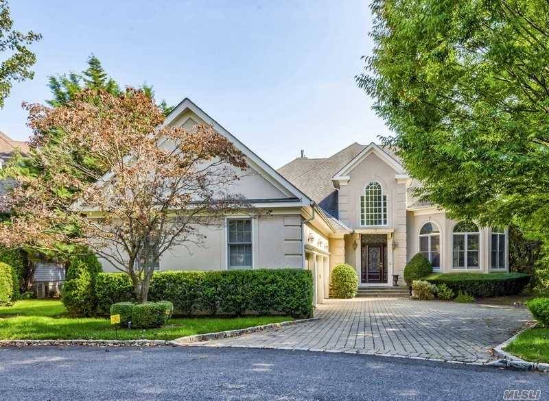 Built in 1999, this Luxurious Showcase Colonial is a perfect combination of comfortable daily living and grand scalle entertaining.