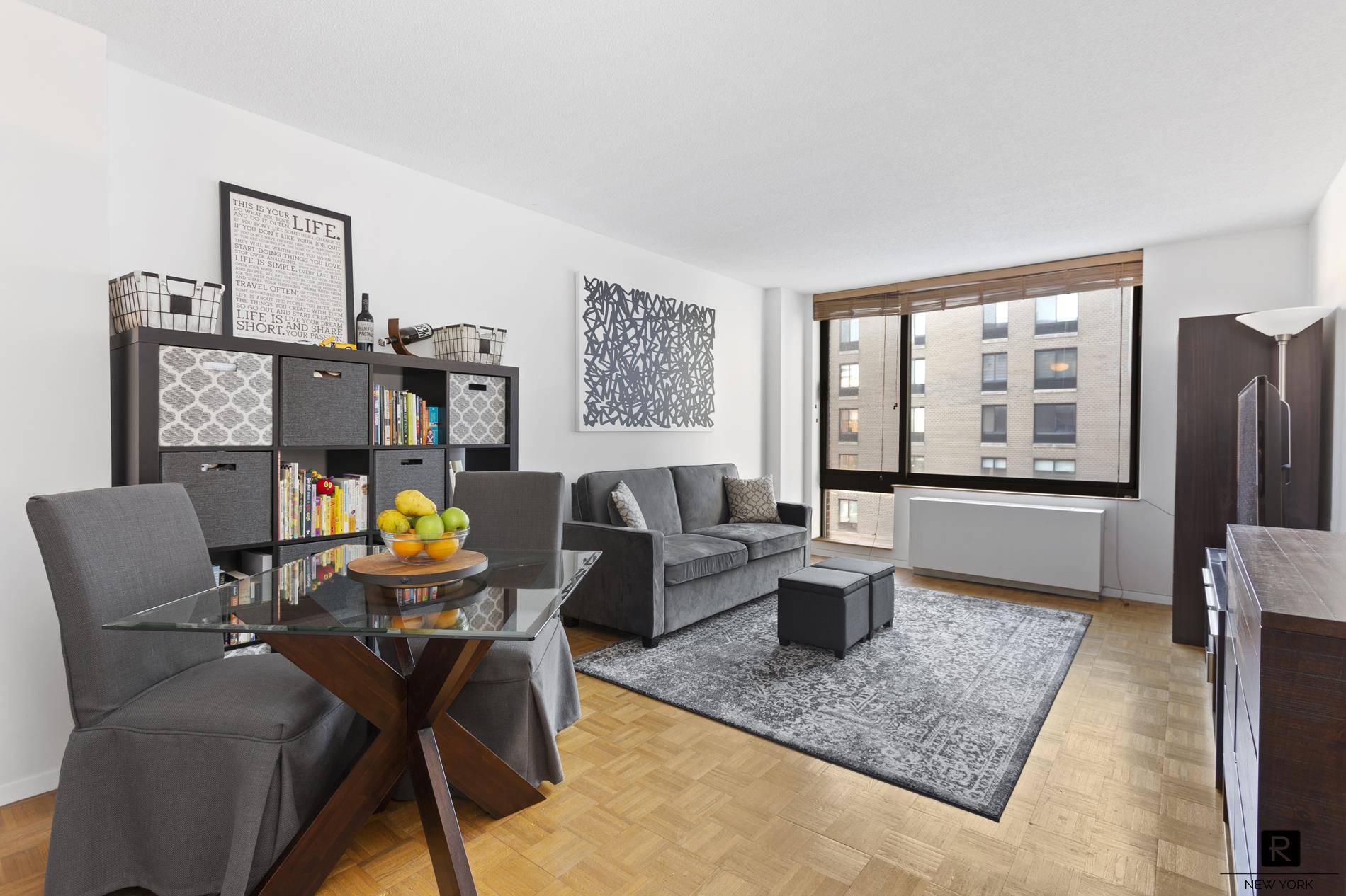 VALUE BUYERS We are pleased to present one of the least expensive, largest true one bedrooms in a full service condominium in all of Battery Park and Tribeca.