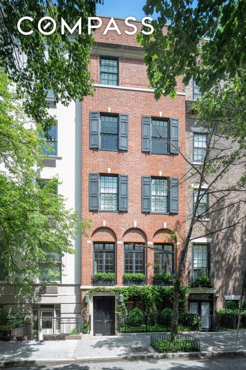 Neo Federal Townhouse just off Fifth Avenue With 5 stories and a width of approximately 20', the elevatored house contains 6, 150 square feet, elegant entertaining rooms, 7 bedrooms and ...