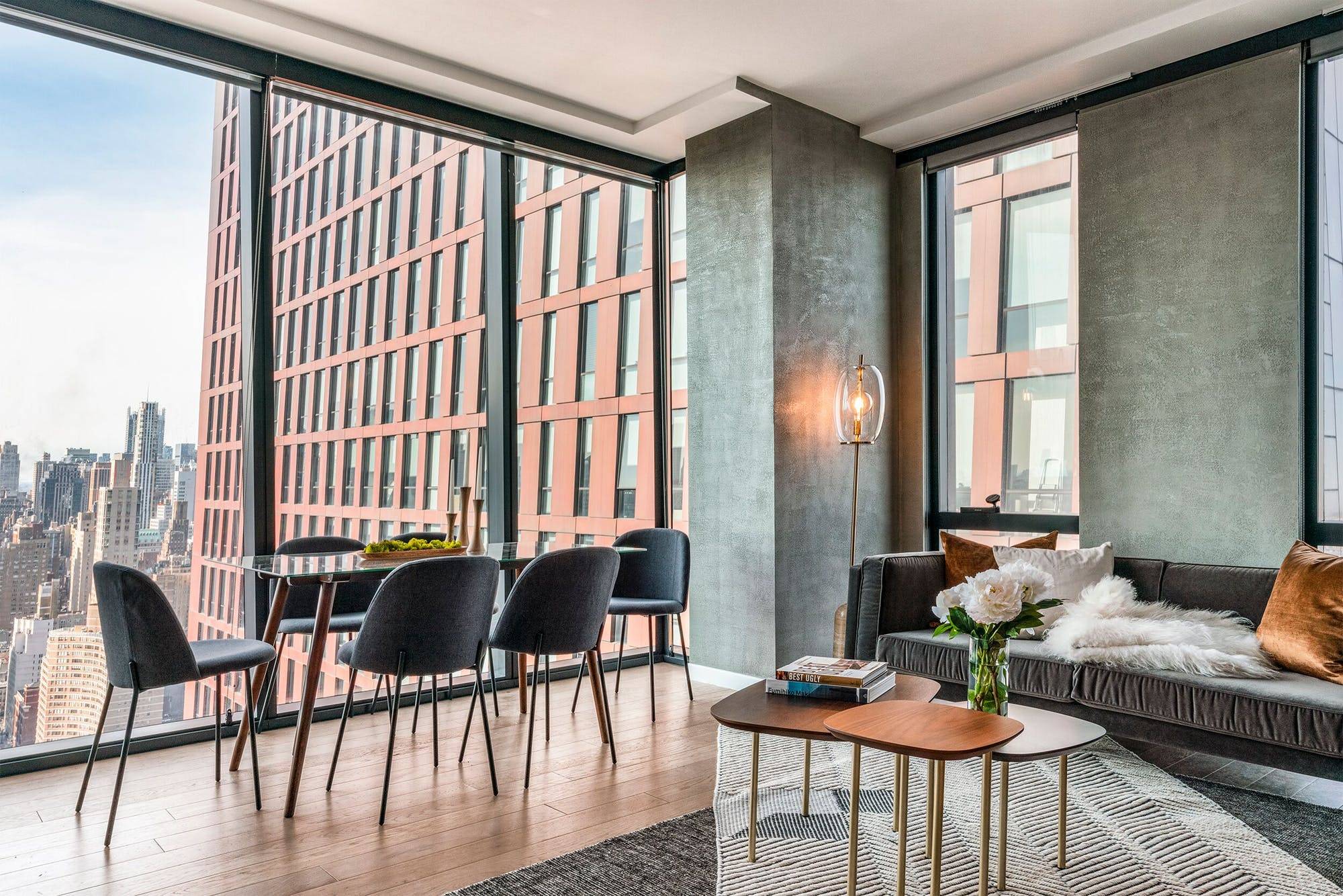 With incredible attention for design and details, this high floor corner 3 bedroom at American Copper features Panoramic North and West City views including New York's most iconic midtown buildings ...