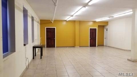 1600 sq ft for rent. Excellent location for a worship, day care or attorney office.