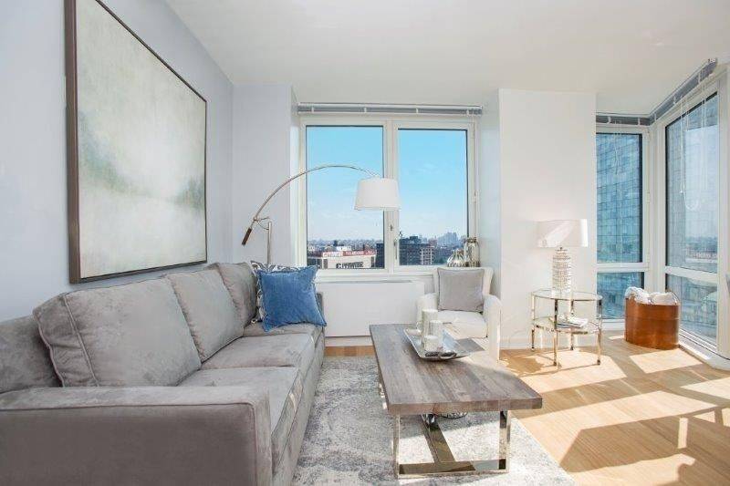 BRIGHT LUX STUDIO/NO FEE/1 STOP FROM MIDTOWN/ROOF DECK WITH CITY VIEW