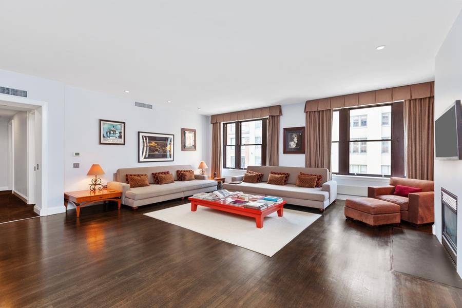 124 Hudson Street in the heart of Tribeca, this spacious and sunlit loft apartment features all the luxuries of a modern home in a full service boutique condominium.