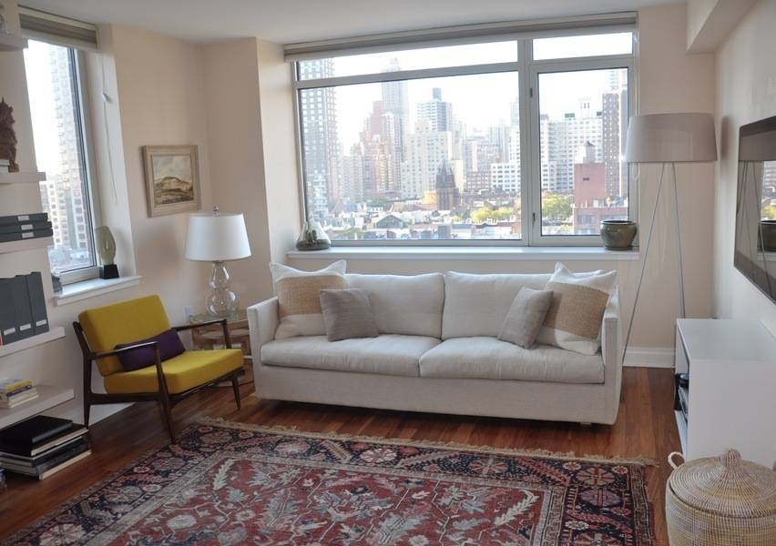 RARE CONVERTABLE 2BR/2BATH CONDO IN FULL SERVICE BLD! 16TH FLOOR, SOUTH/EAST EXPOSURE, AMPLE LIGHT! WASHER/DRYER IN THE UNIT! EAST 92ND AND 2ND AVE! WON'T LAST