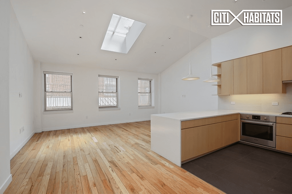 REAL SOHO LOFT ! ! This Brand New Gut Renovated Massive 1 Bed, 2 full baths is located on Wooster between Prince amp ; Houston in a boutique Loft Building, ...