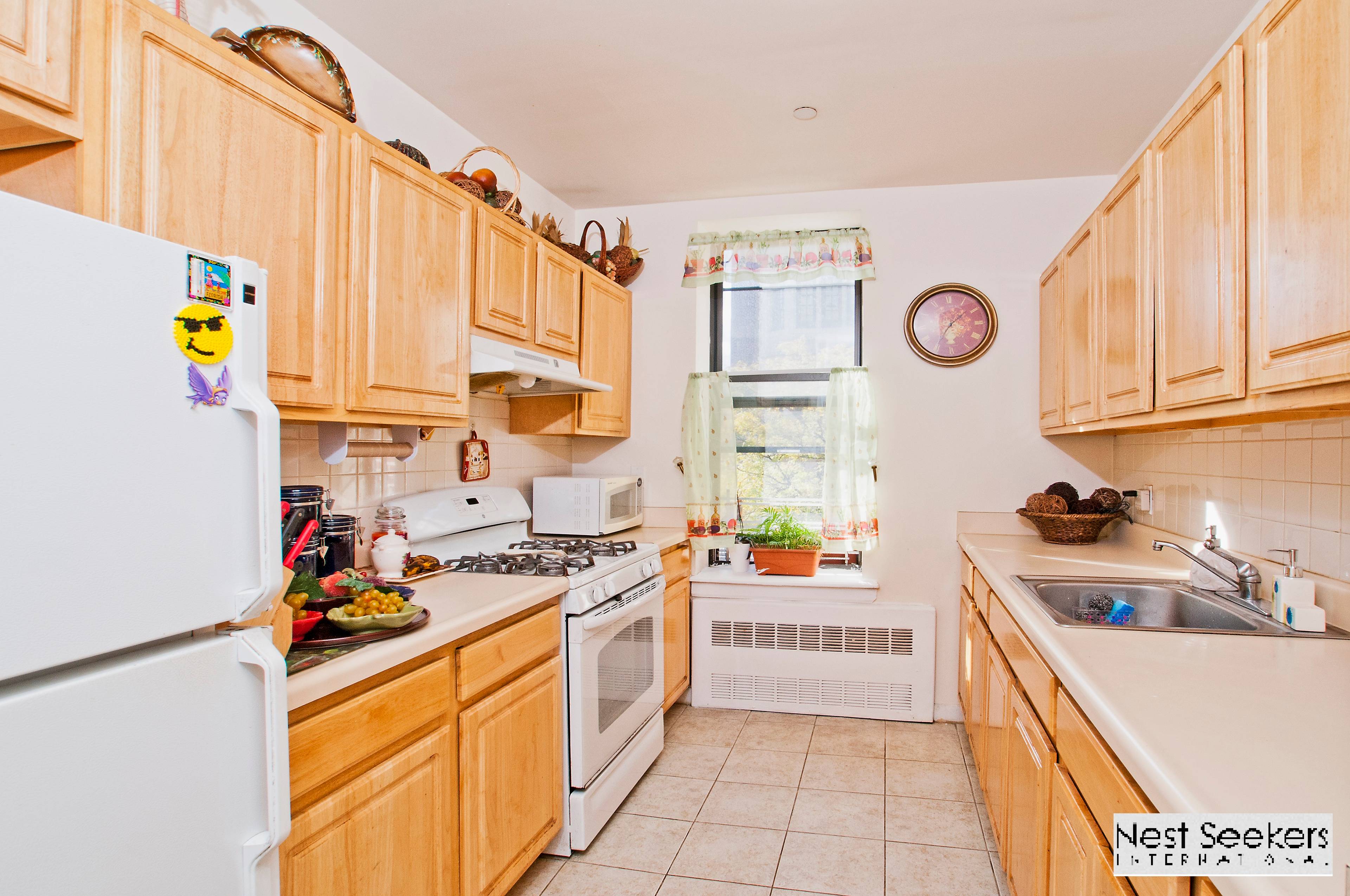 Gorgeous CORNER 3 BR Home with Open Views/South West Exposures!  Upper Manhattan Inwood