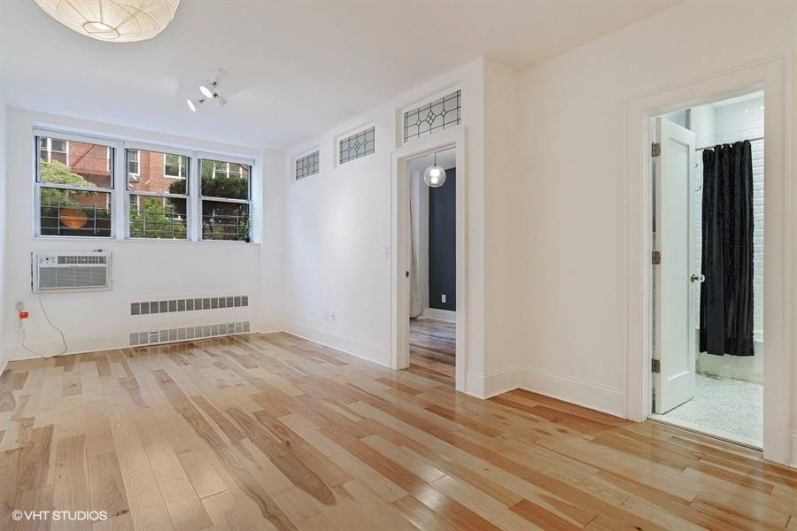 Welcome to this super sweet, recently renovated, 1 bedroom 1 bathroom co op apartment, conveniently located off of Cortelyou Road in the heart of Ditmas Park.