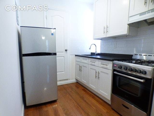 Check out this cozy one bedroom unit located in Hell's Kitchen.