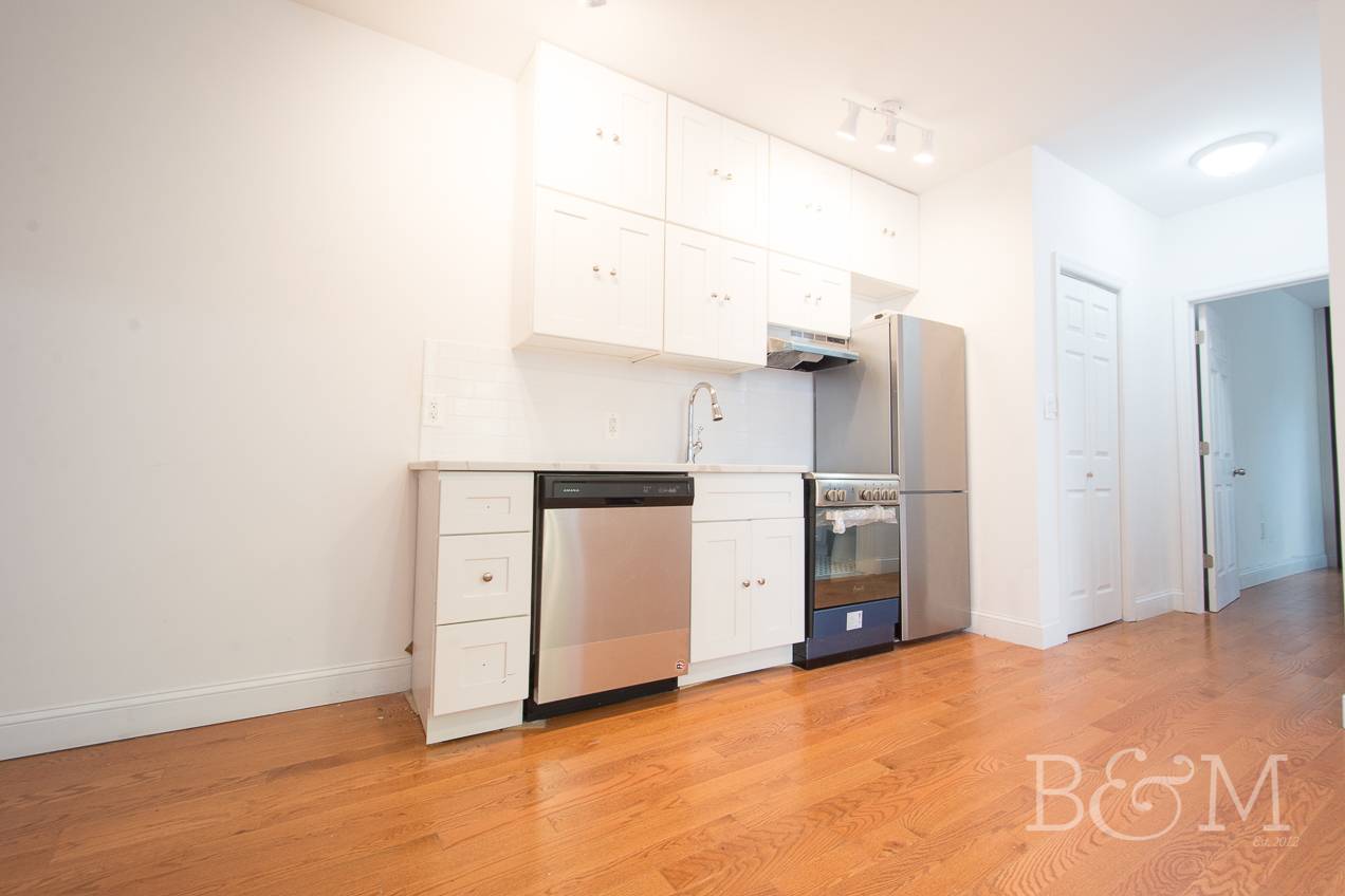 The property This Sunnyside two bedroom apartment was recently renovated and the work was done beautifully !
