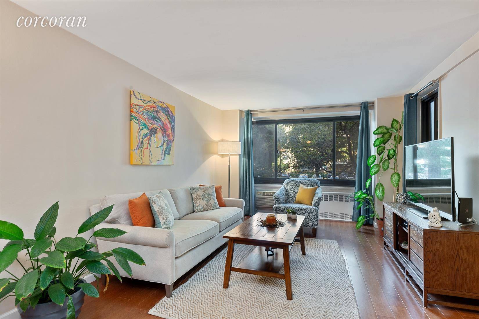 This EXTRA LARGE one bedroom at the Willoughby Walk Coops offers fantastic space, great light, and superb closet space, all in a fabulous location.