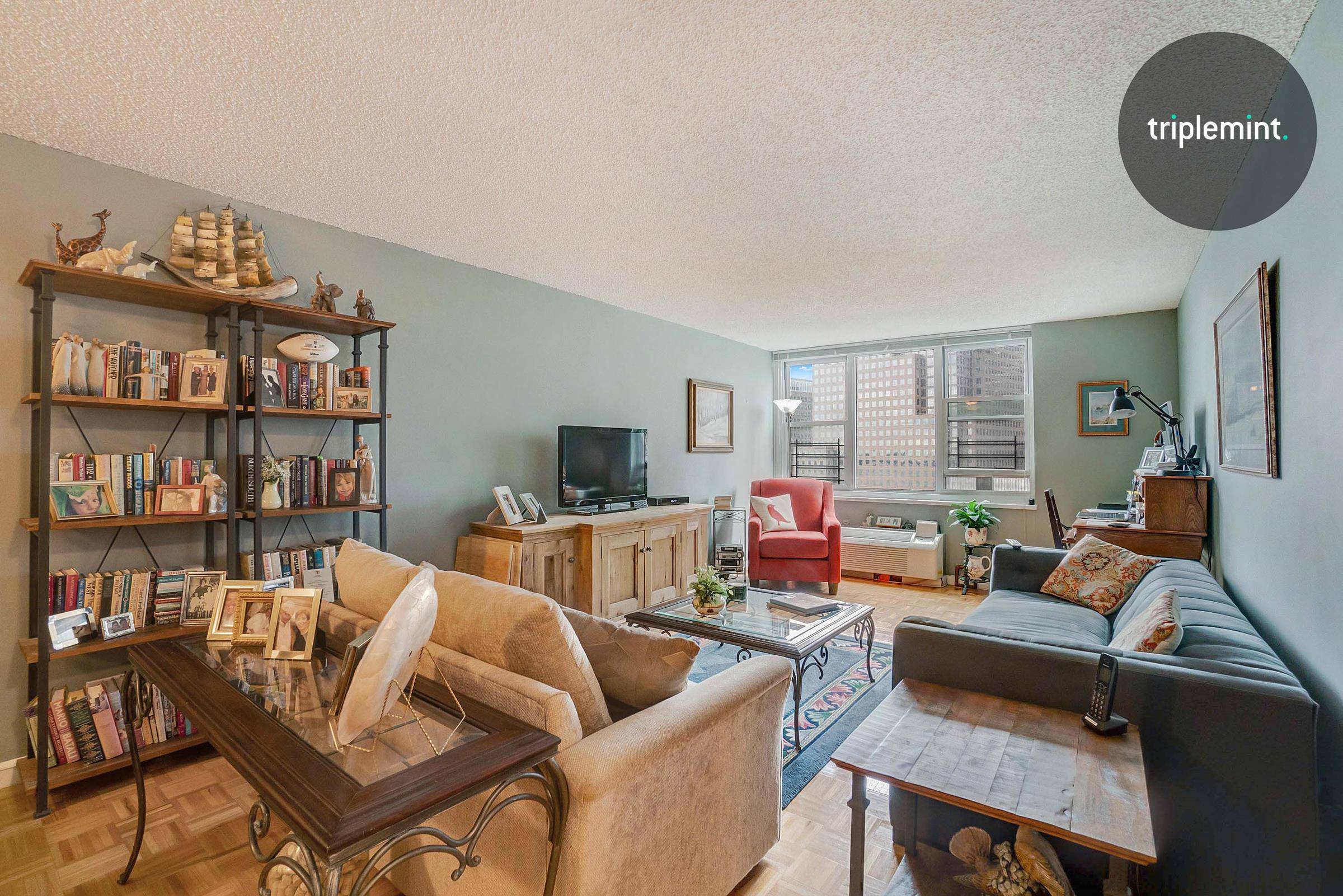 This expansive one bedroom apartment has it all.