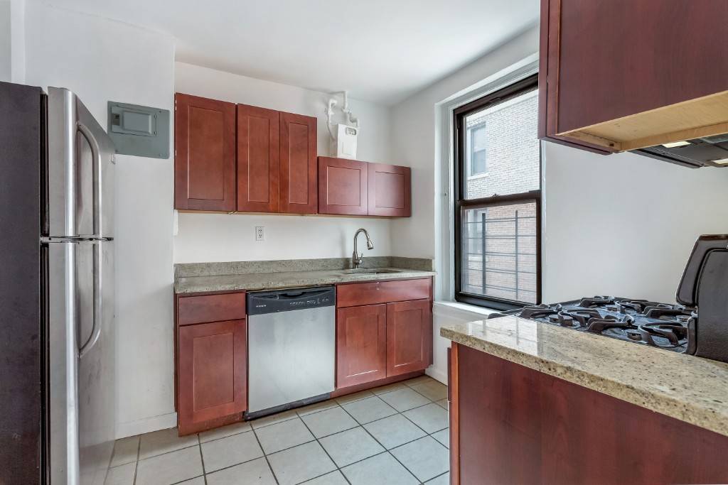 Gut Renovated 3 Bed Unit Details Dishwasher Microwave Hardwood Floors Completely Renovated Kitchen Stainless Steel Appliances Granite Countertops Building Details Heat and hot water included River and Park ViewsLocated just ...