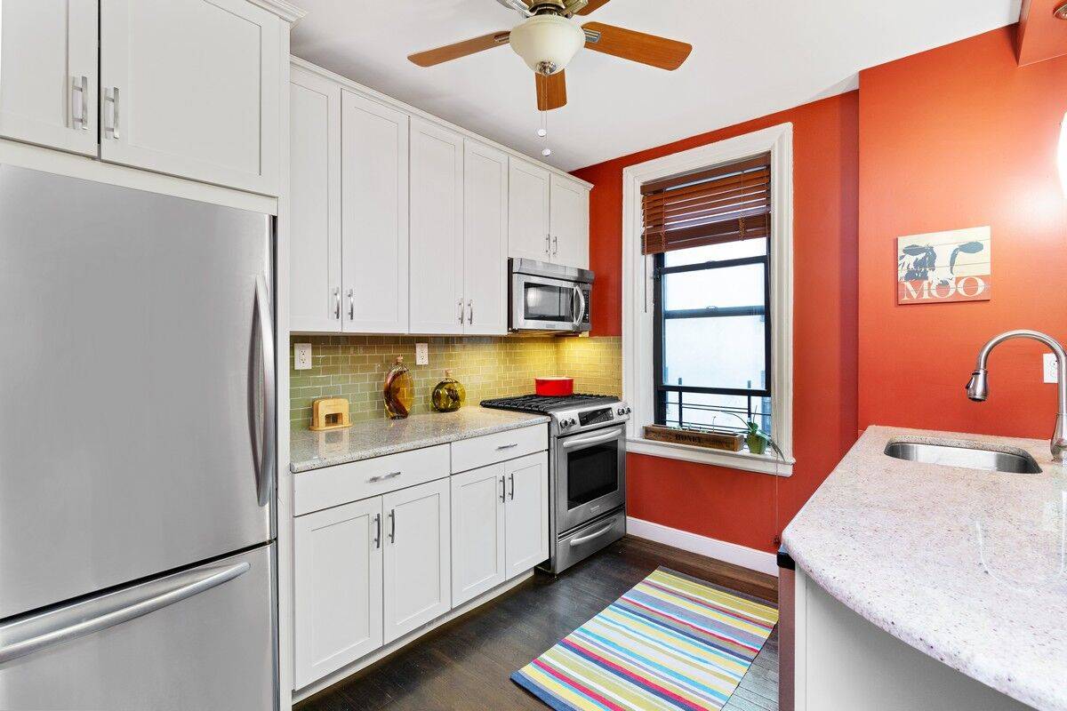 Perfectly located, between two of Harlem's most prestigious neighborhoods, Sugar Hill amp ; Historic Hamilton Heights, is this fully renovated, extra large, 2 Bedroom apartment, on the fourth floor, walk ...