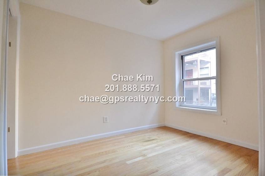 Bright, Renovated 1 Bedroom Exposed Brick Open Kitchen Full Size Bathroom 2 Large Closets Live In Super Located on the 3RD FLOOR of a Walkup Building Prime Kips Bay Murray ...